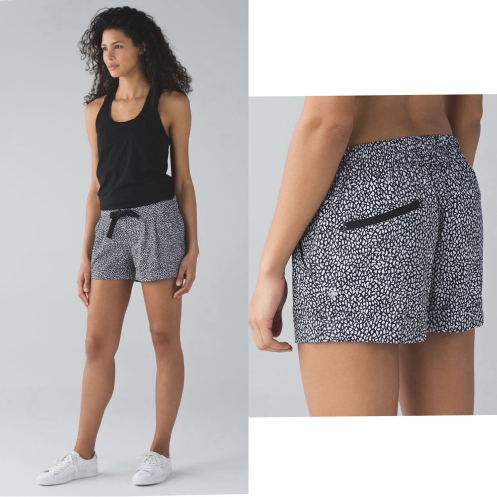 Lululemon Spring Break Away‎ Short Miss Mosaic Black Size 4